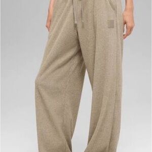Alo muse wide leg pants size S